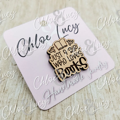 Wooden pin with 'Just a girl who loves books' on pastel card, book and heart design.